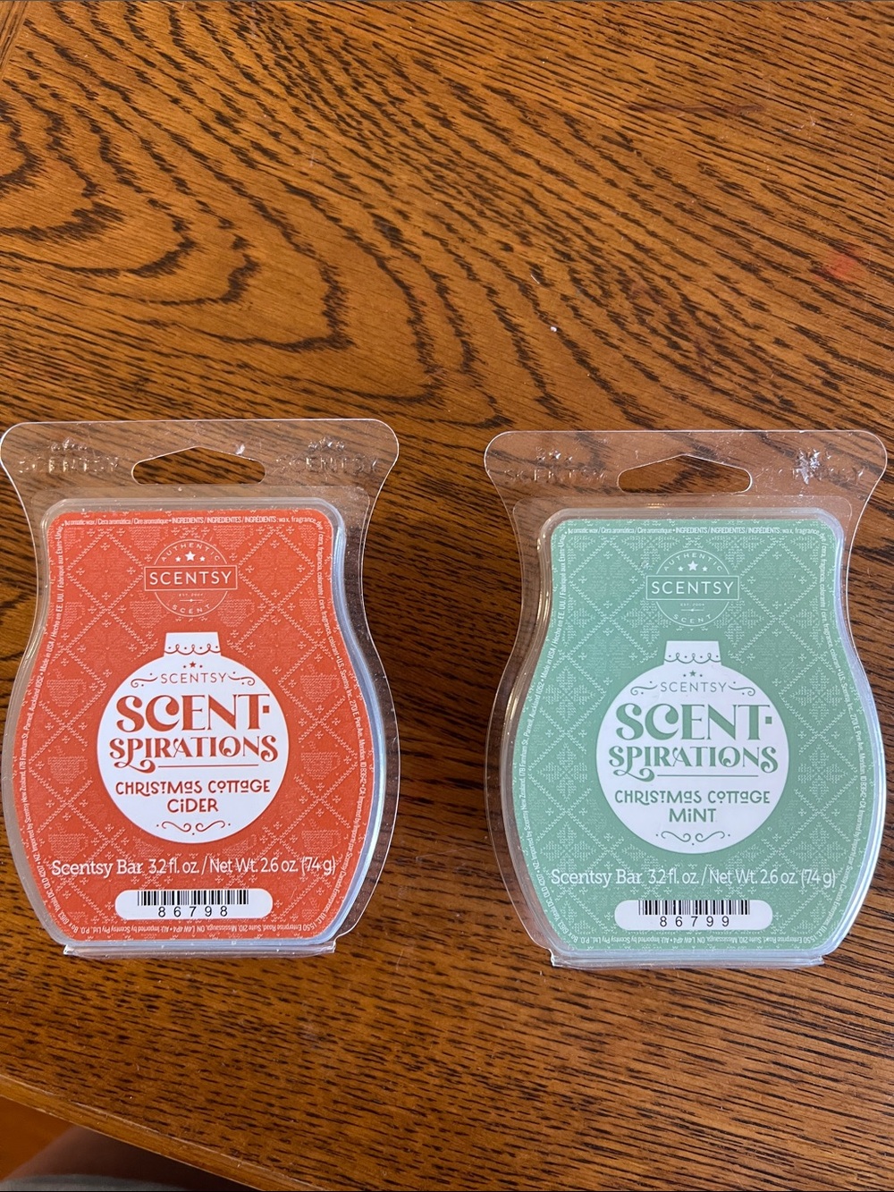 Scentsy Christmas cottage cider  & Christmas Mint Scent-spirations Wax Bars